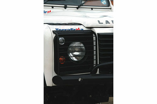 STC53161 - Front hinged light guards for Defenders image 1