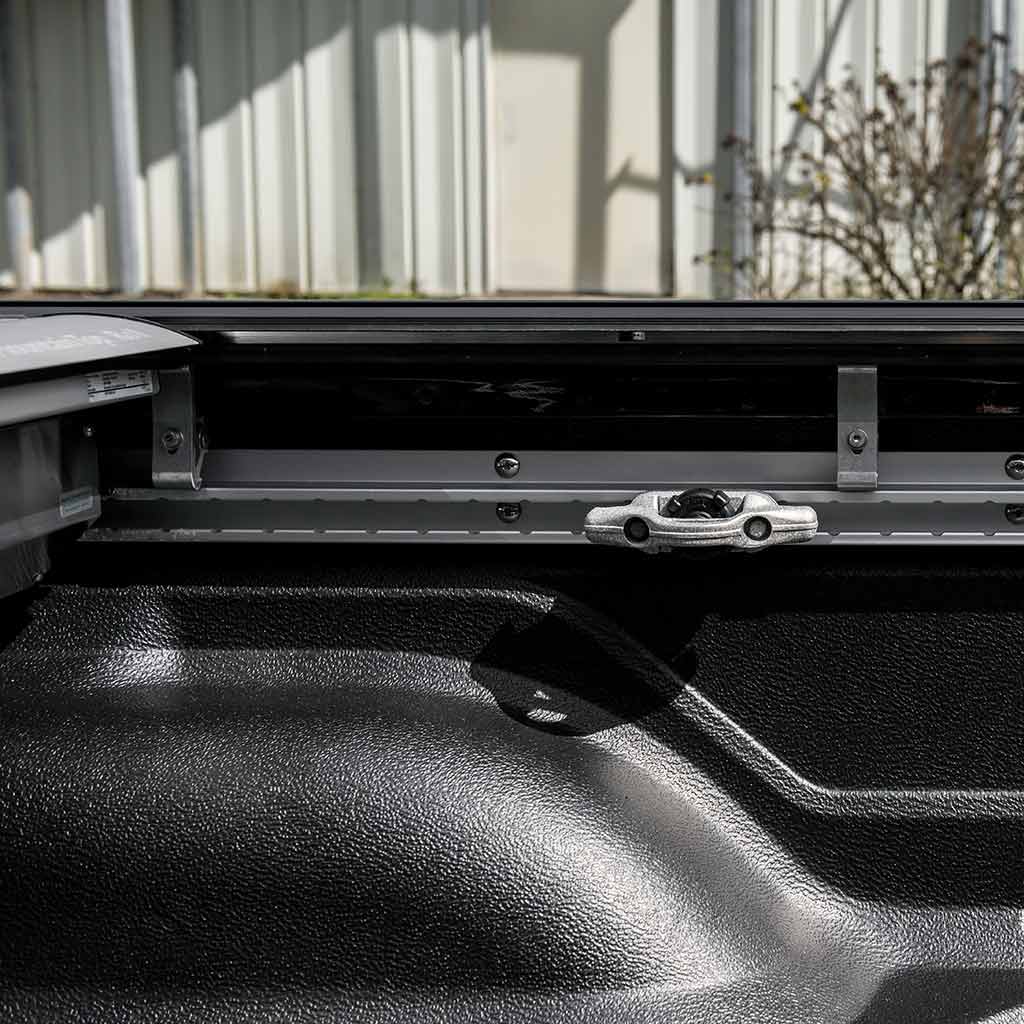 Mountain Top Tonneau Cover Roller Shutter (Silver) Nissan Navara NP300 (2016 Onwards) Double Cab image 4